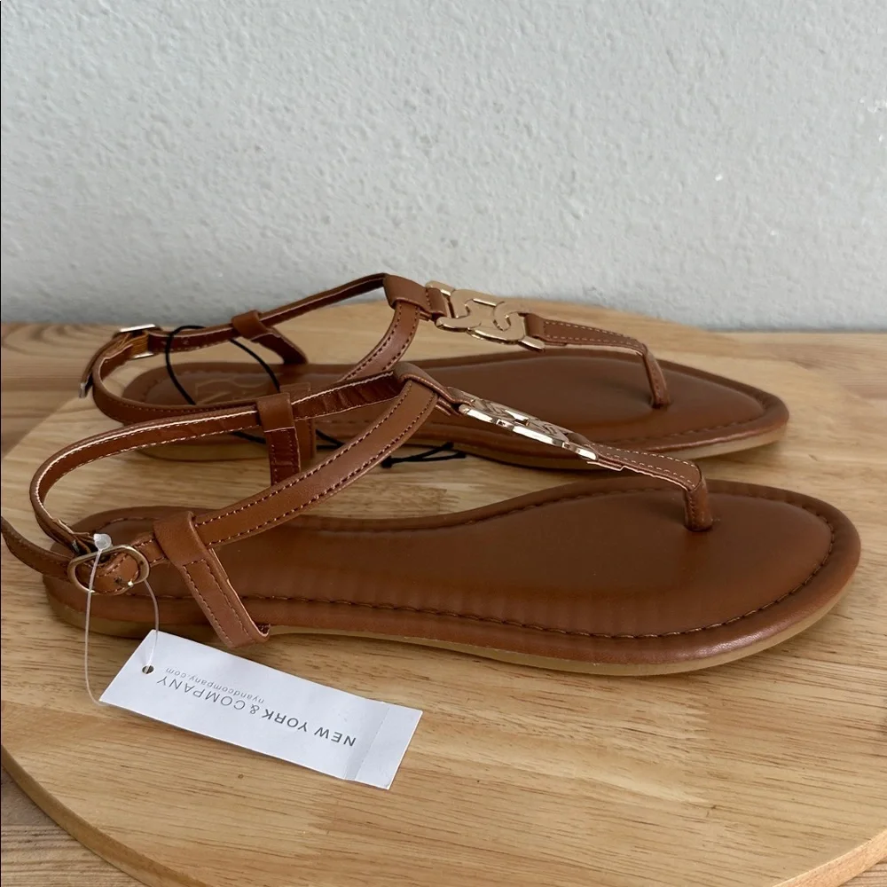 New York & Company Womens Kaia T-Strap Flat Sandals